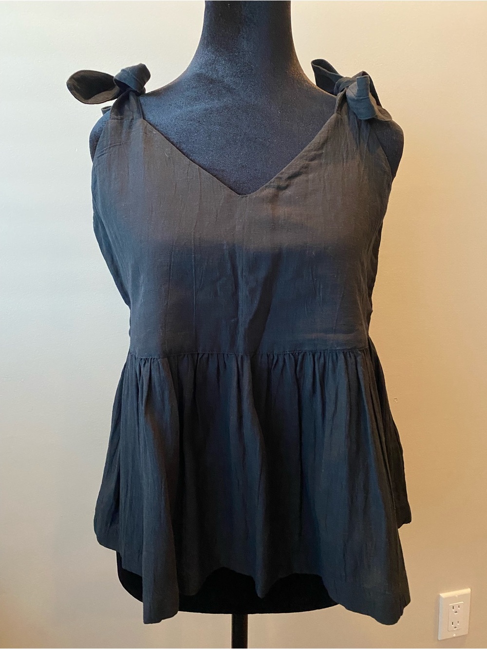 GAP Classic Black linen blend top